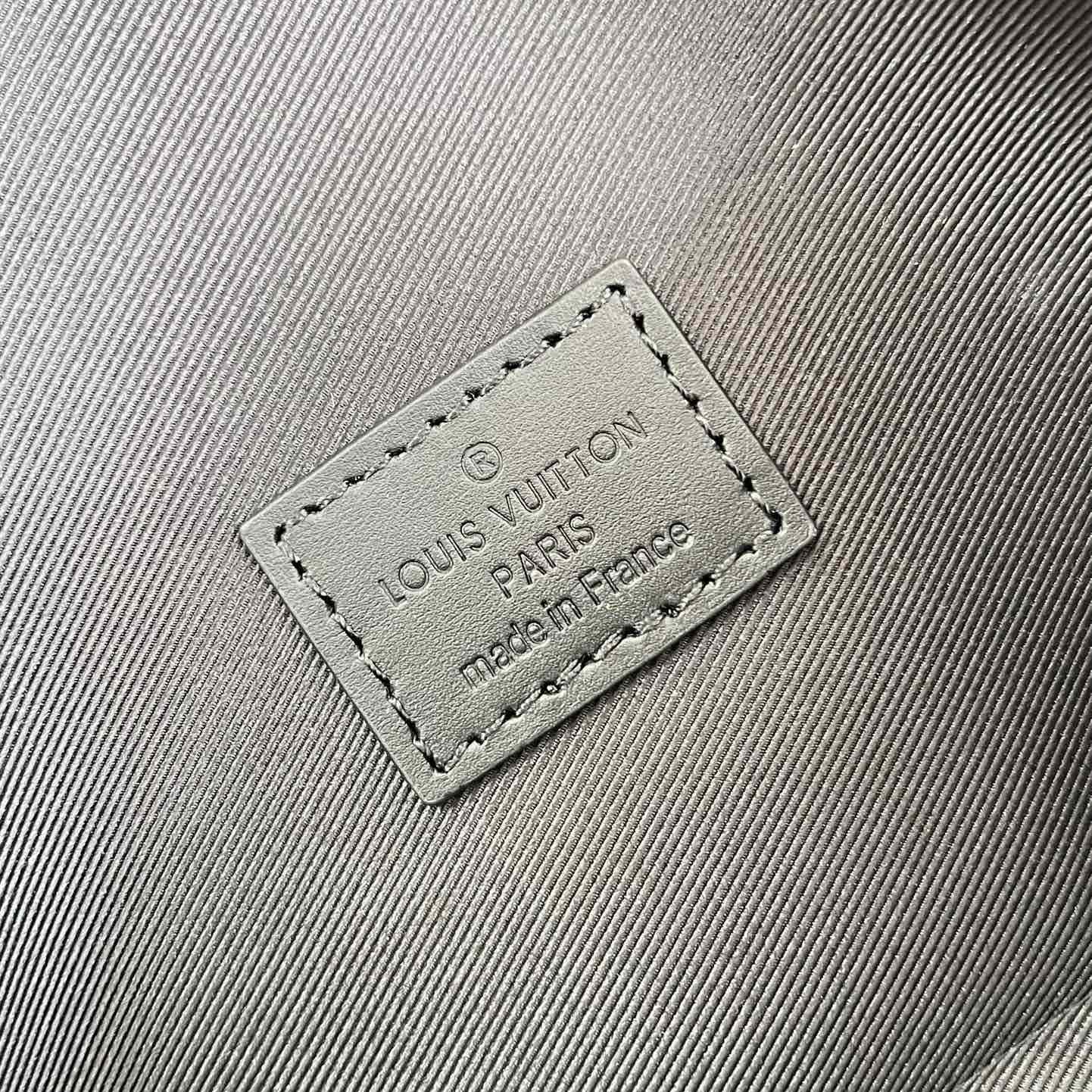 Louis Vuitton Steamer Wearable Wallet     m81852  - PerfectKickZ