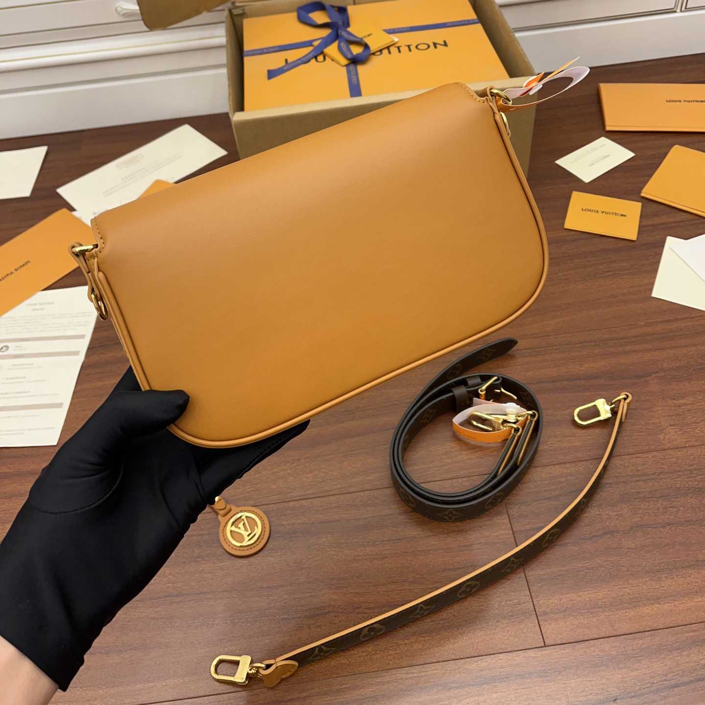 Louis Vuitton Swing   M20396 - PerfectKickZ