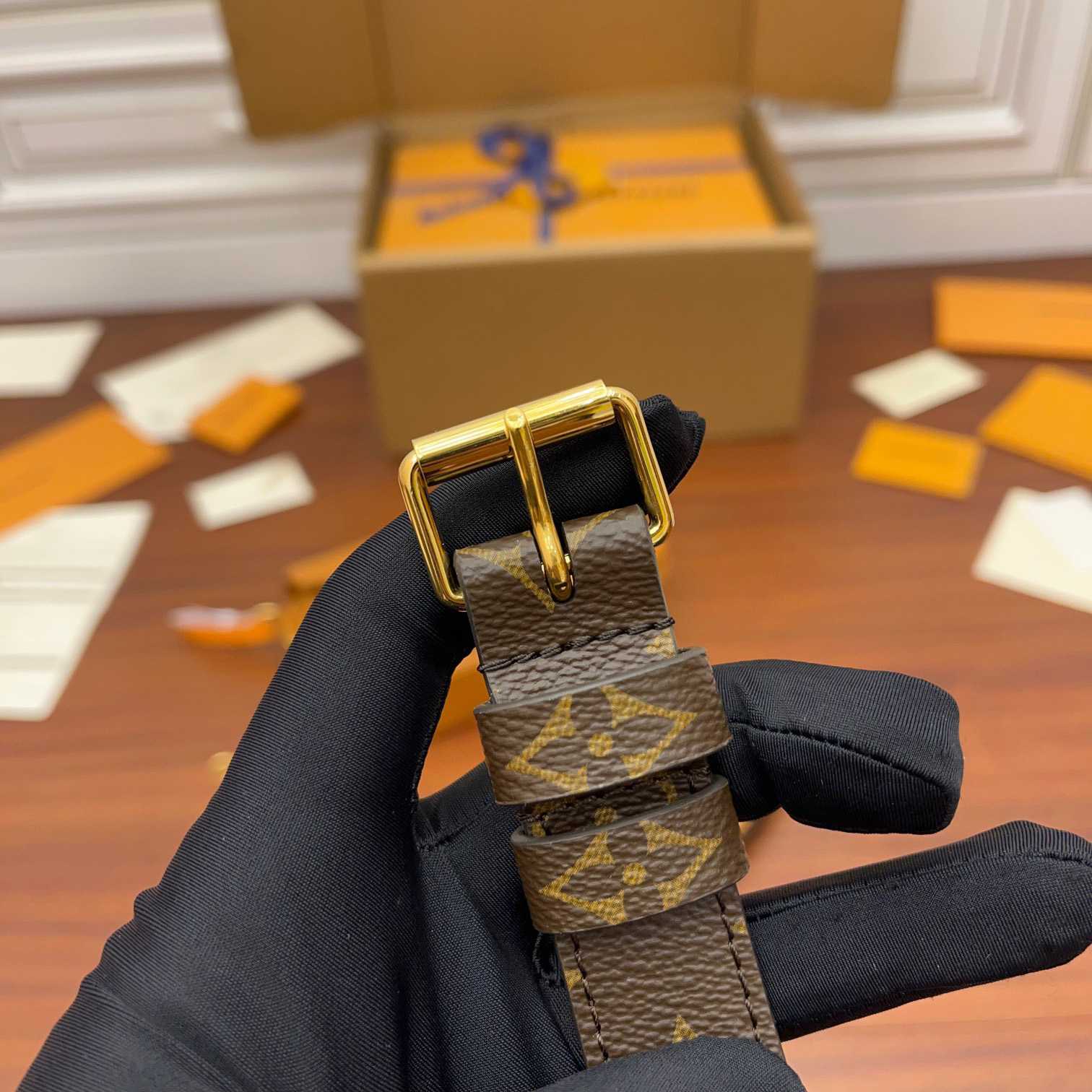Louis Vuitton Swing   M20396 - PerfectKickZ