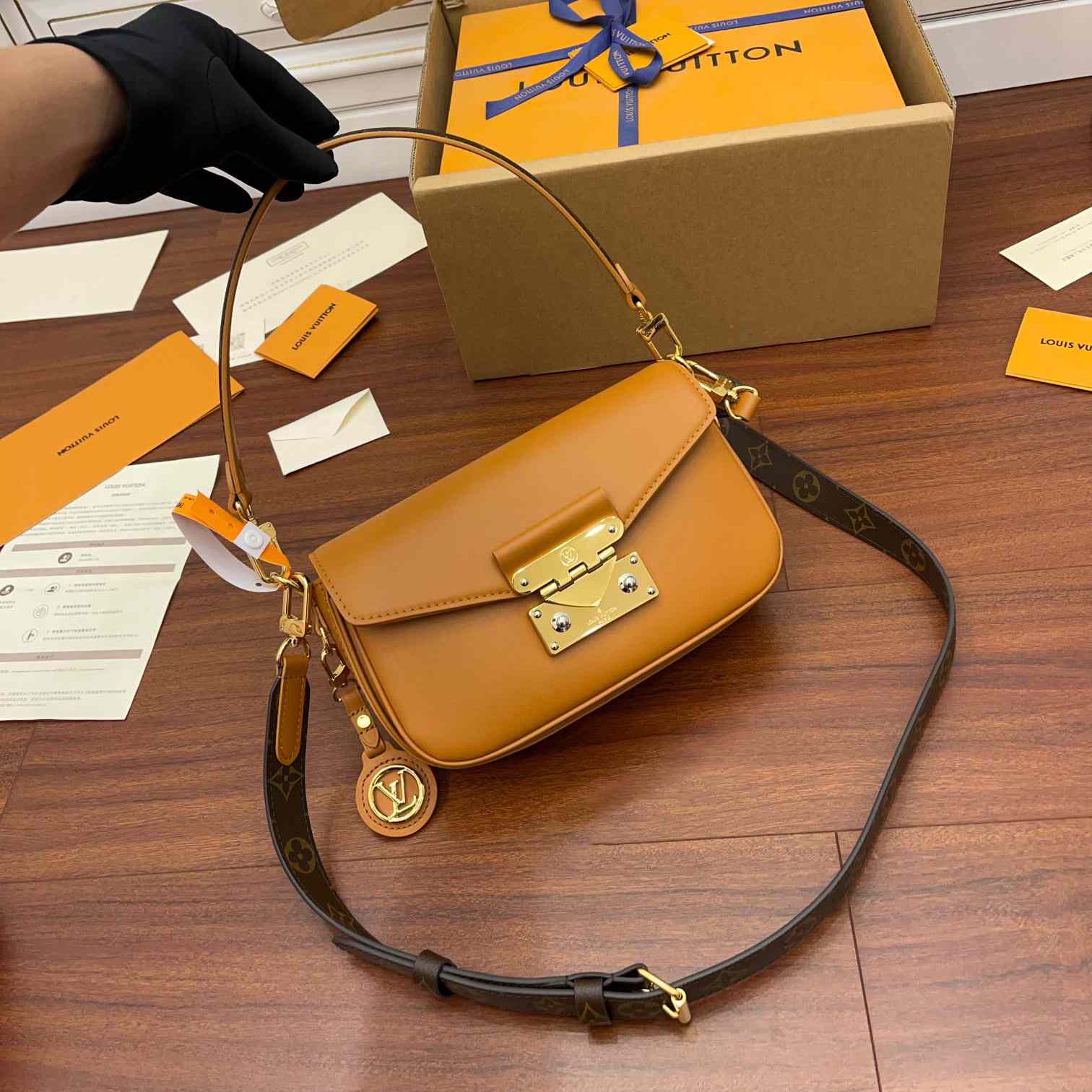 Louis Vuitton Swing   M20396 - PerfectKickZ