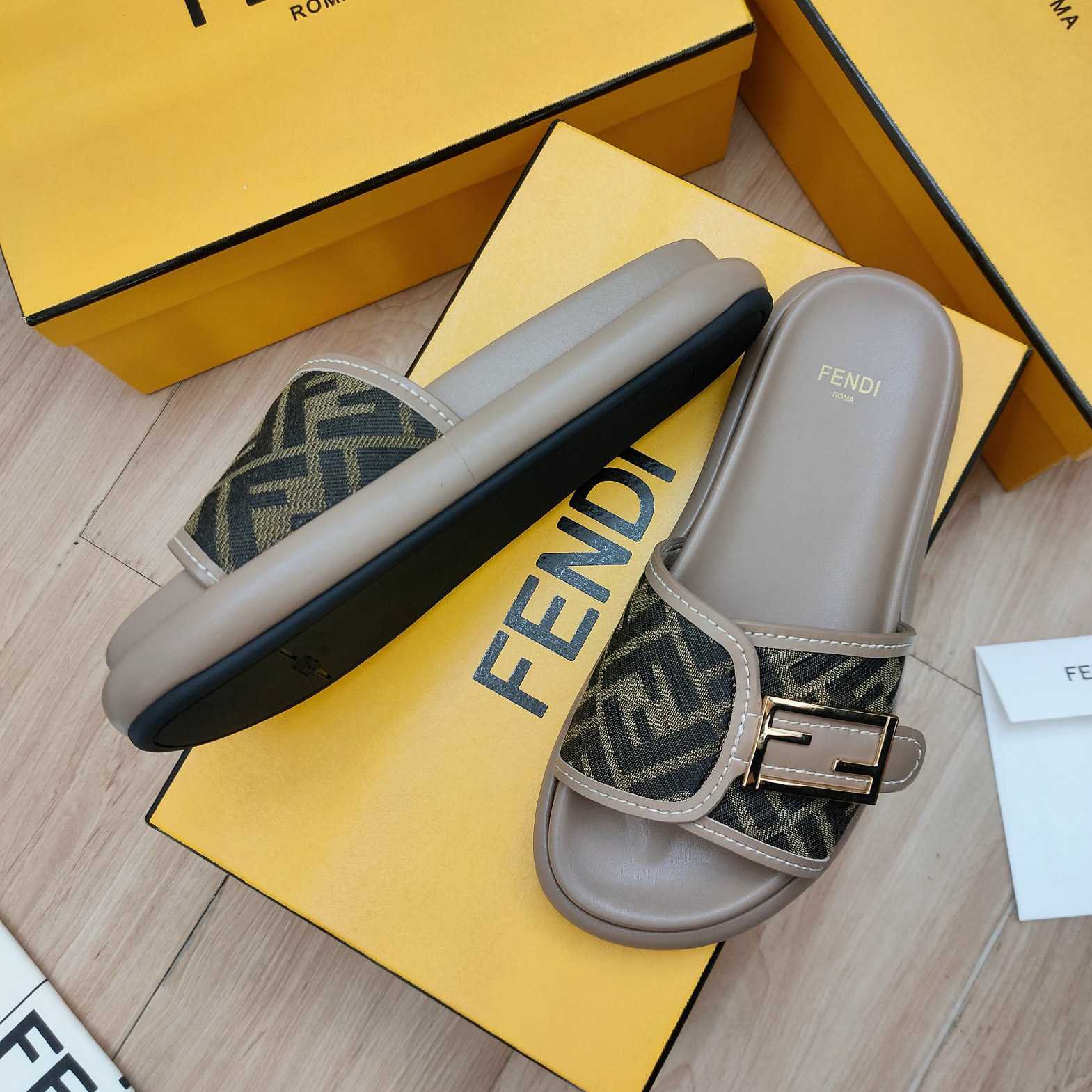 Fendi Feel Fabric Slides - 