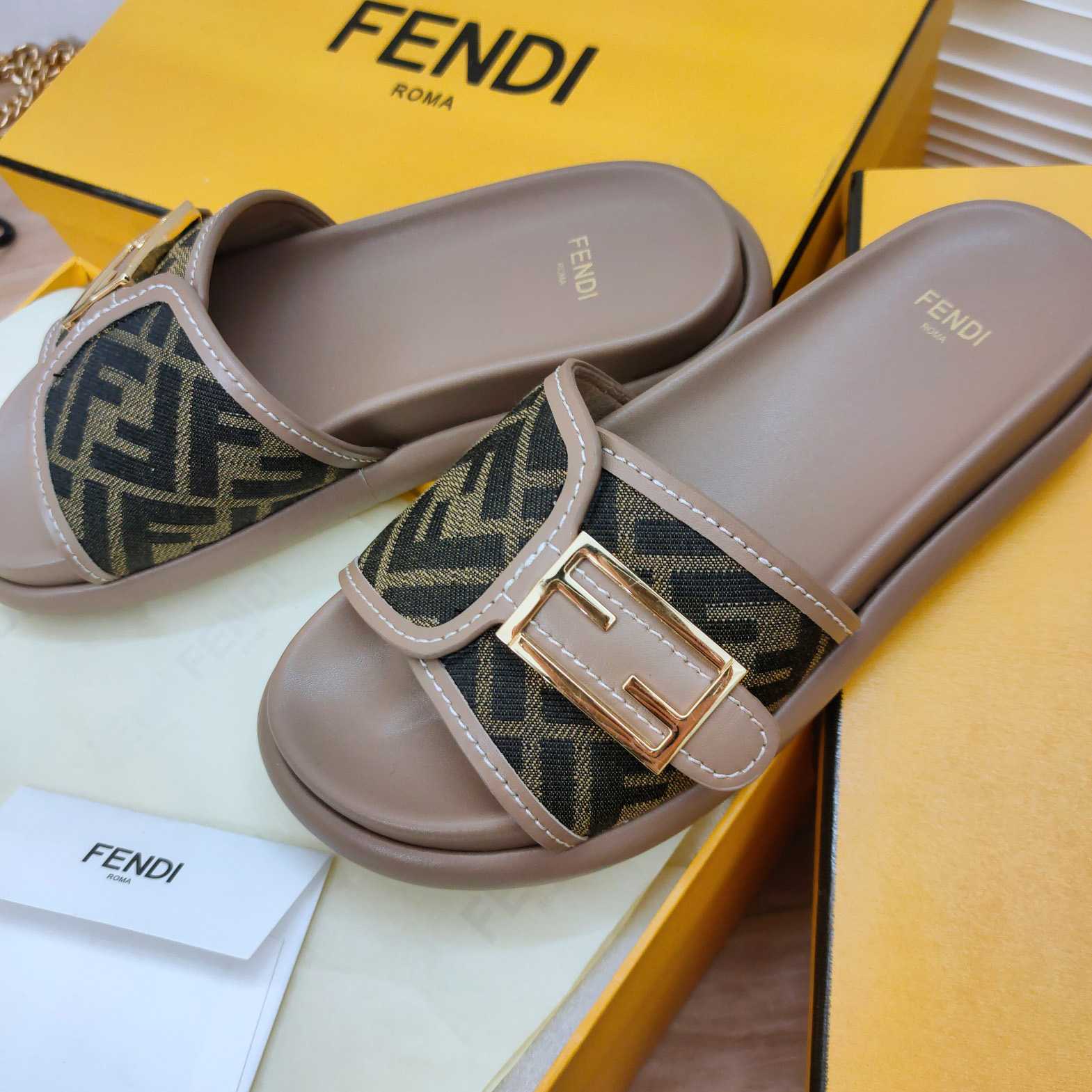 Fendi Feel Fabric Slides - 