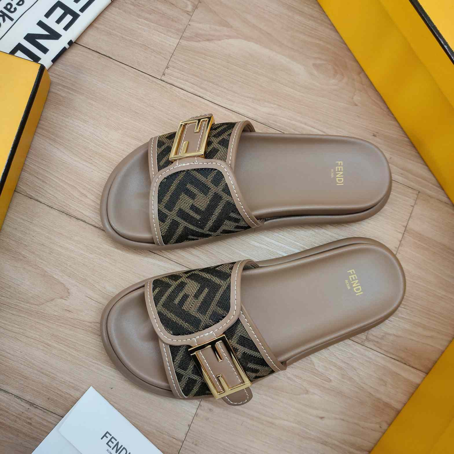 Fendi Feel Fabric Slides - 
