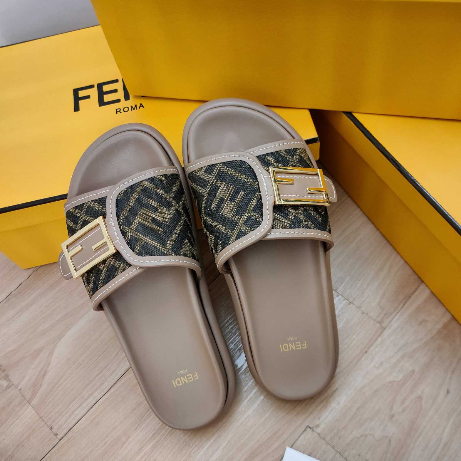 Fendi Feel Fabric Slides - 