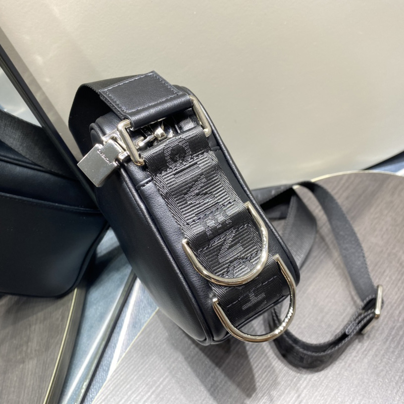 Givenchy Black Camera Messenger Bag (20x14x6cm) - PerfectKickZ