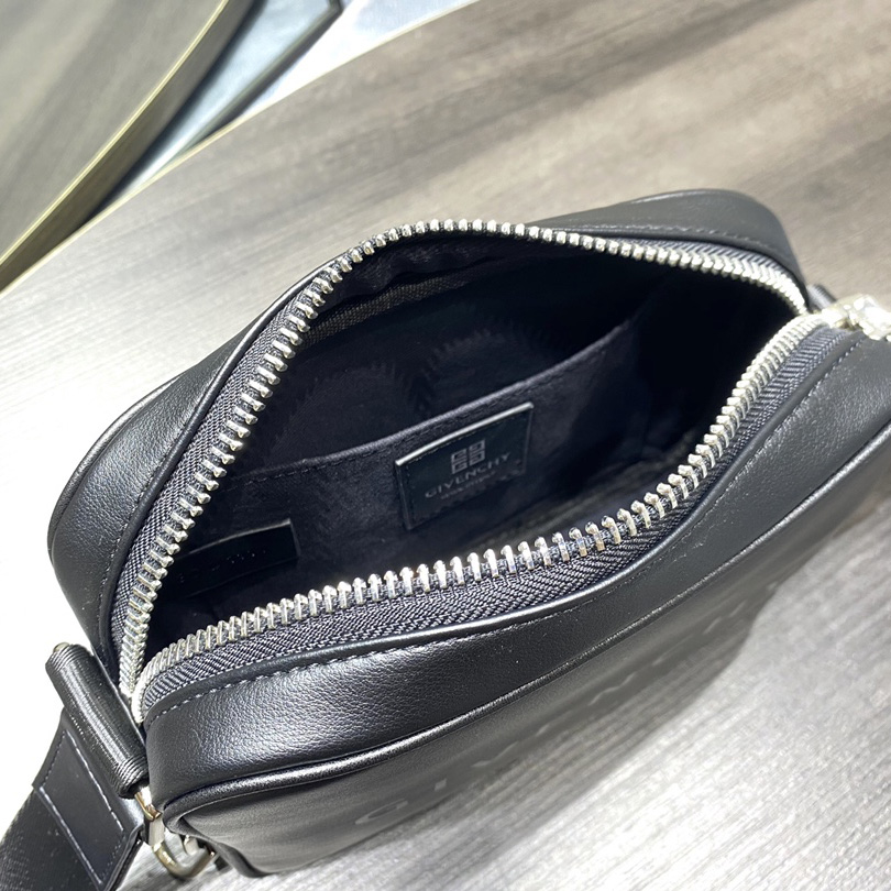 Givenchy Black Camera Messenger Bag (20x14x6cm) - 