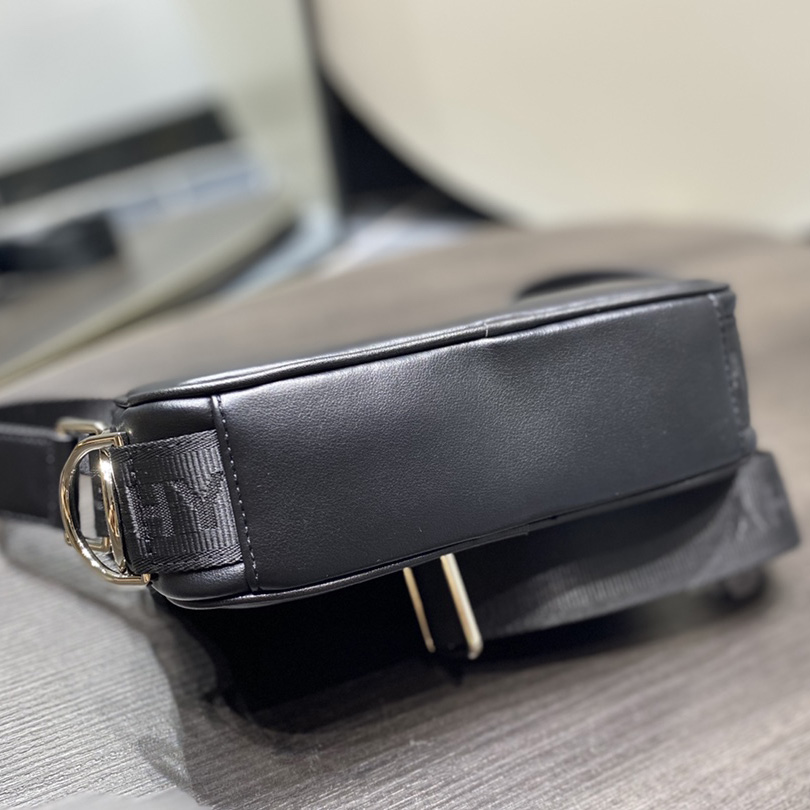 Givenchy Black Camera Messenger Bag (20x14x6cm) - 