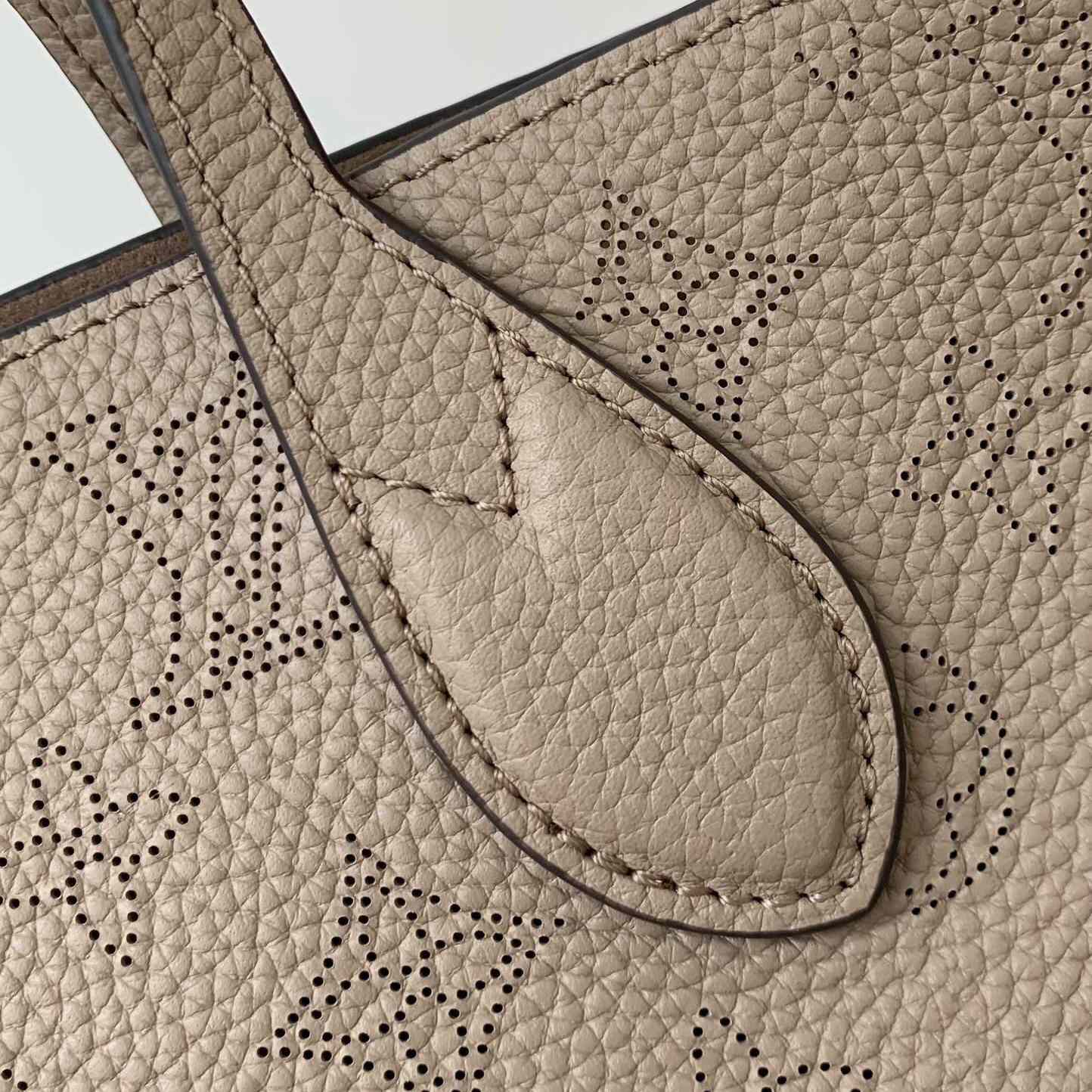 Louis Vuitton Blossom PM   M21849 - PerfectKickZ