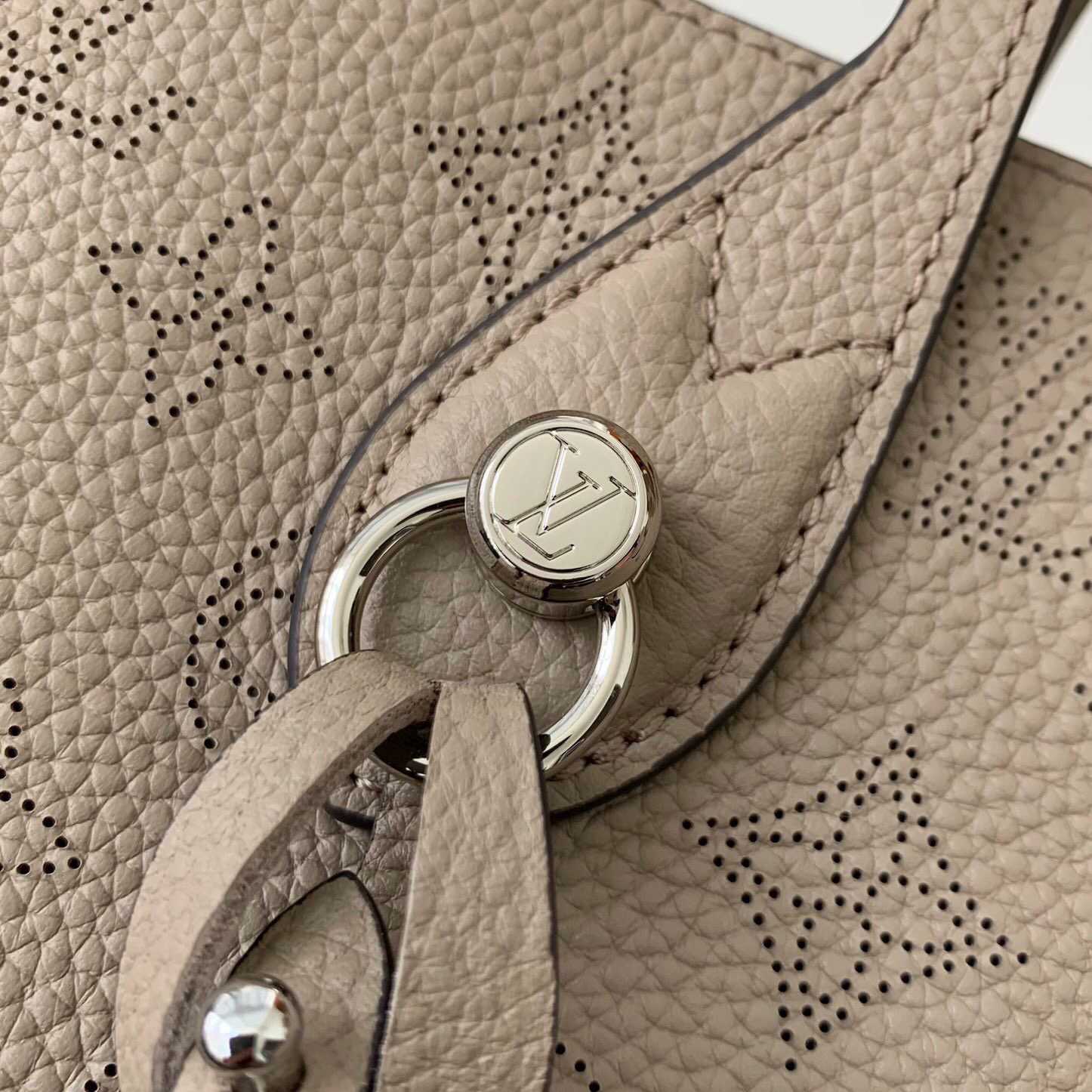 Louis Vuitton Blossom PM   M21849 - PerfectKickZ