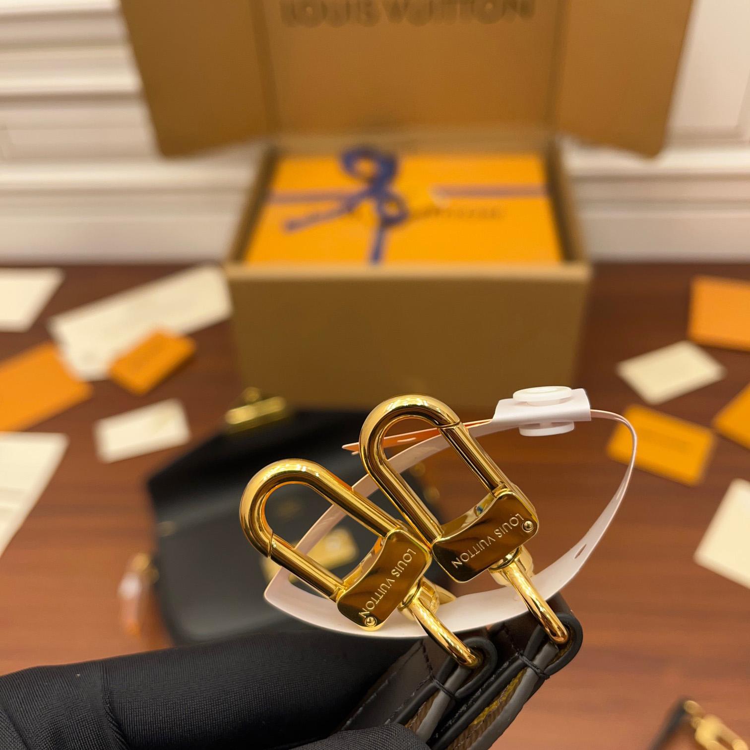 Louis Vuitton Swing Bag   M20393 - PerfectKickZ