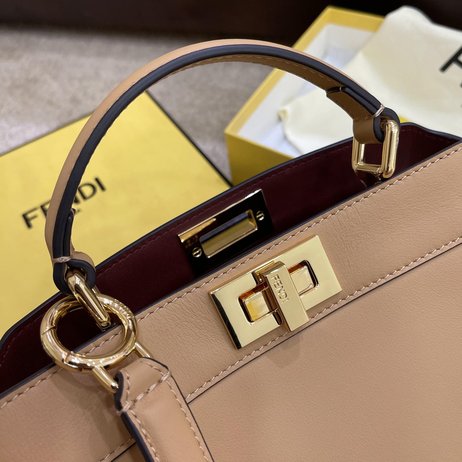 Fendi Peekaboo Iseeu Small Beige Leather Bag - 