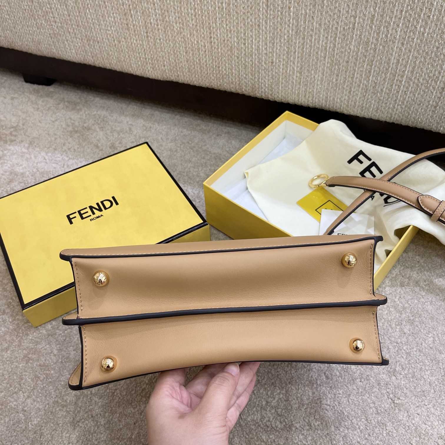 Fendi Peekaboo Iseeu Small Beige Leather Bag - 