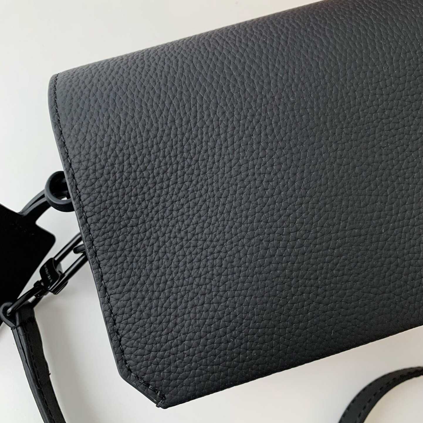 Louis Vuitton Fastline Wearable Wallet   M82085 - PerfectKickZ