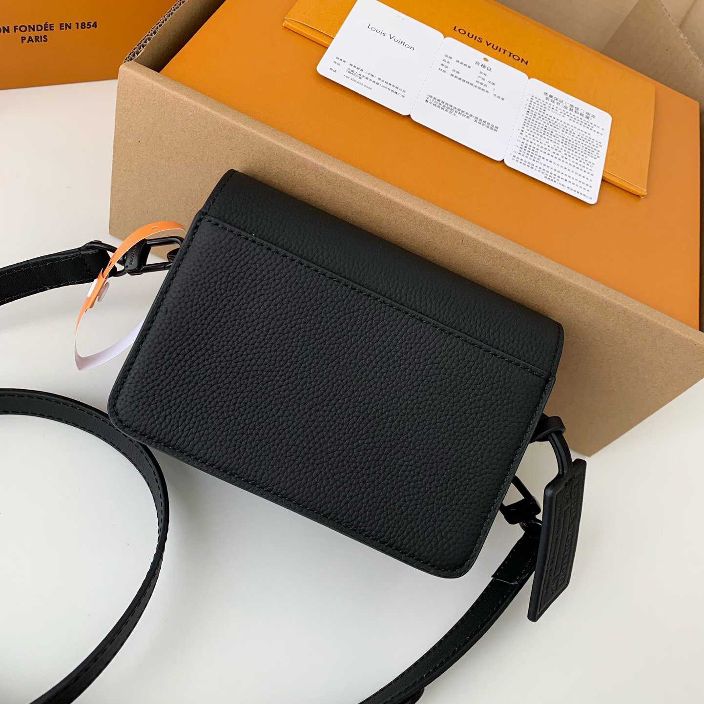 Louis Vuitton Fastline Wearable Wallet   M82085 - PerfectKickZ