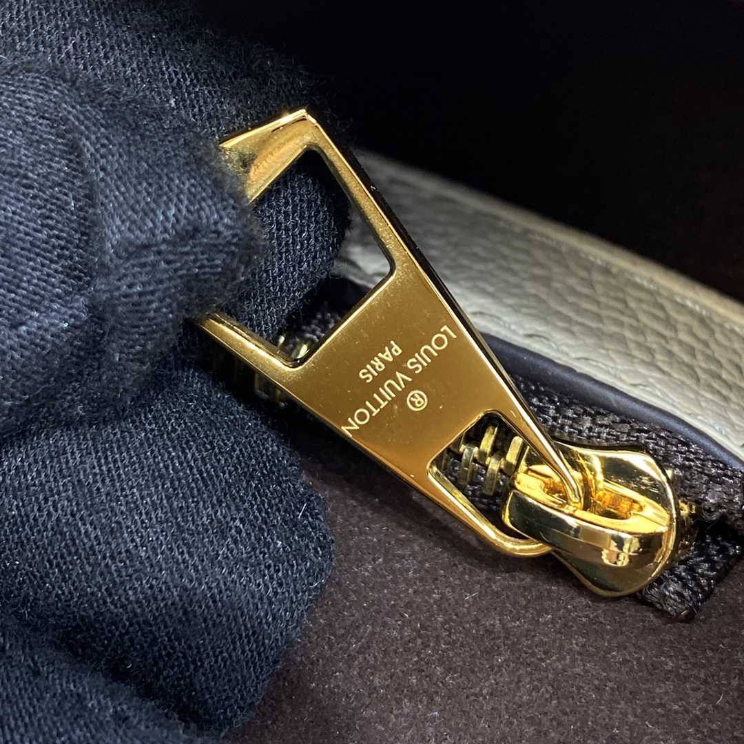 Louis Vuitton Diane (23 x 16 x 8.5cm)   M46388 - PerfectKickZ