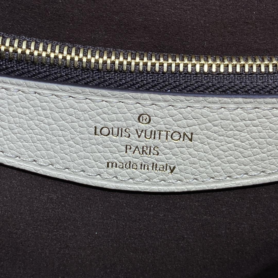 Louis Vuitton Diane (23 x 16 x 8.5cm)   M46388 - PerfectKickZ