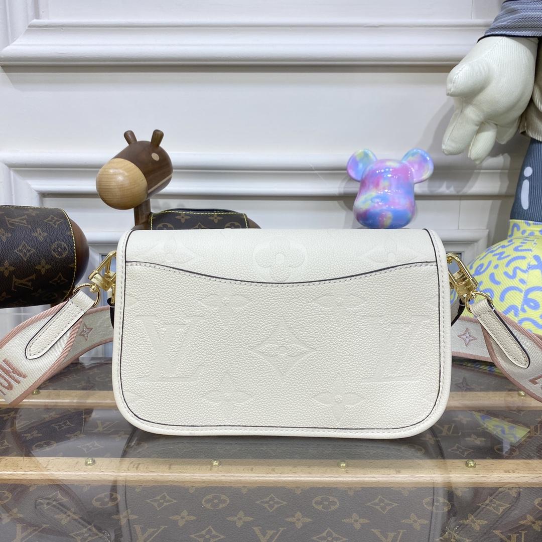 Louis Vuitton Diane (23 x 16 x 8.5cm)   M46388 - PerfectKickZ