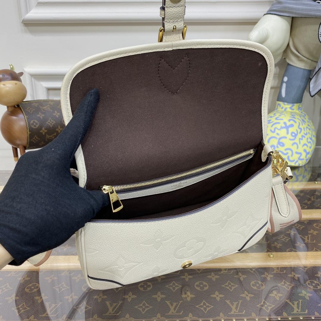 Louis Vuitton Diane (23 x 16 x 8.5cm)   M46388 - PerfectKickZ