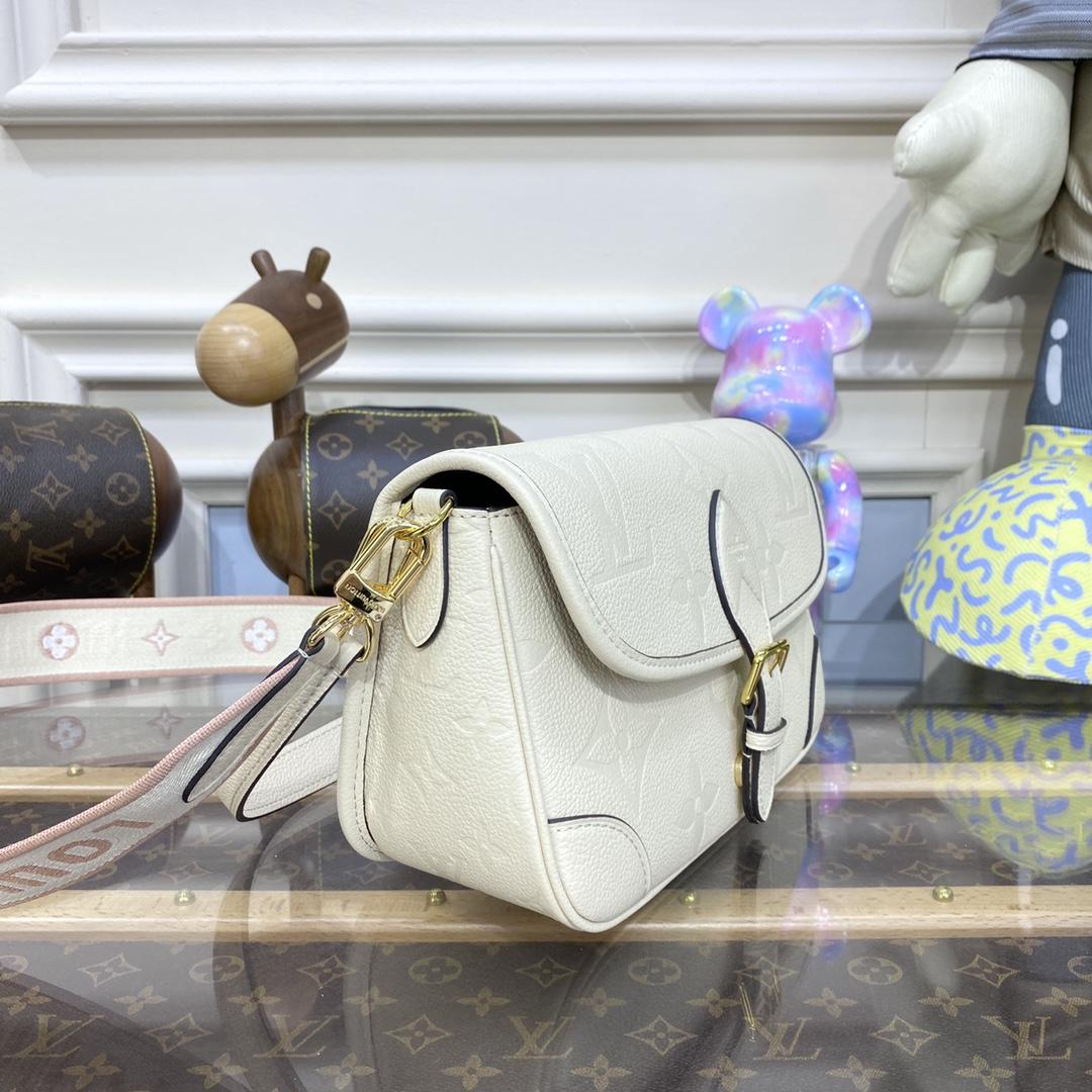 Louis Vuitton Diane (23 x 16 x 8.5cm)   M46388 - PerfectKickZ