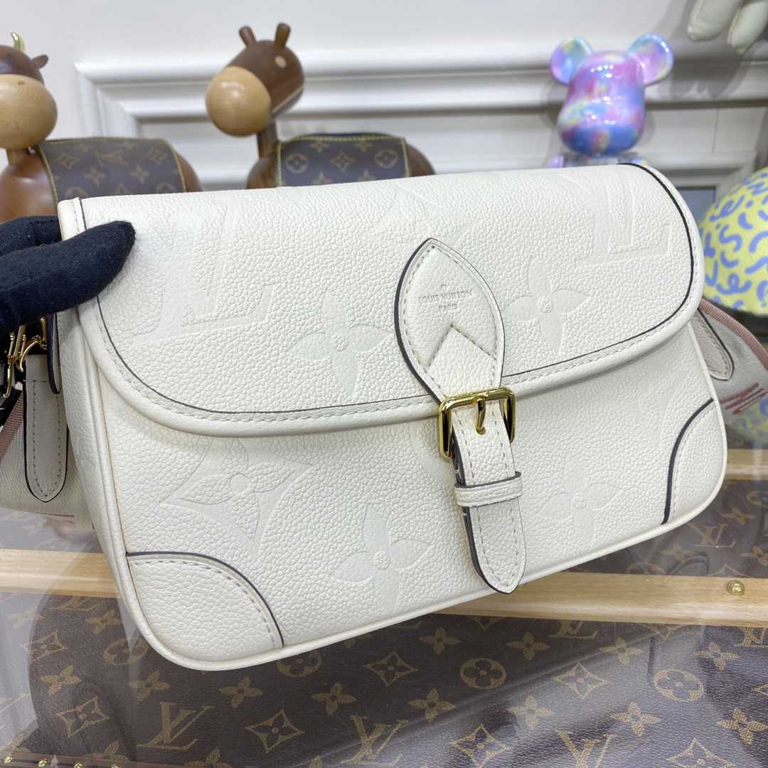 Louis Vuitton Diane (23 x 16 x 8.5cm)   M46388 - PerfectKickZ