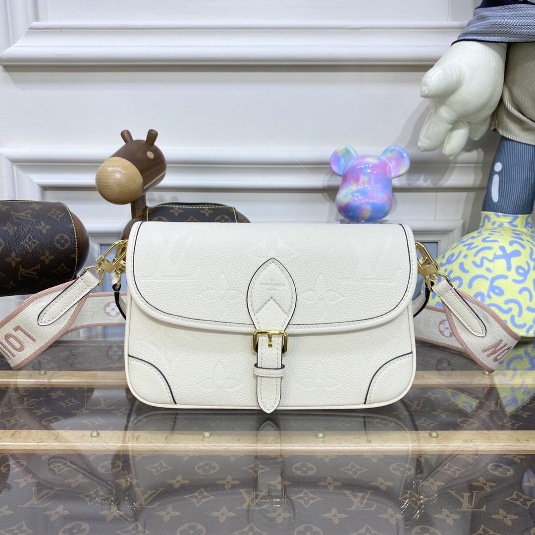 Louis Vuitton Diane (23 x 16 x 8.5cm)   M46388 - PerfectKickZ
