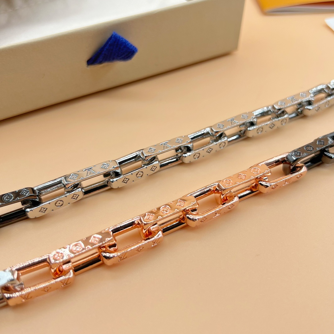 Louis Vuitton Monogram Chain Necklace    M01190 - PerfectKickZ