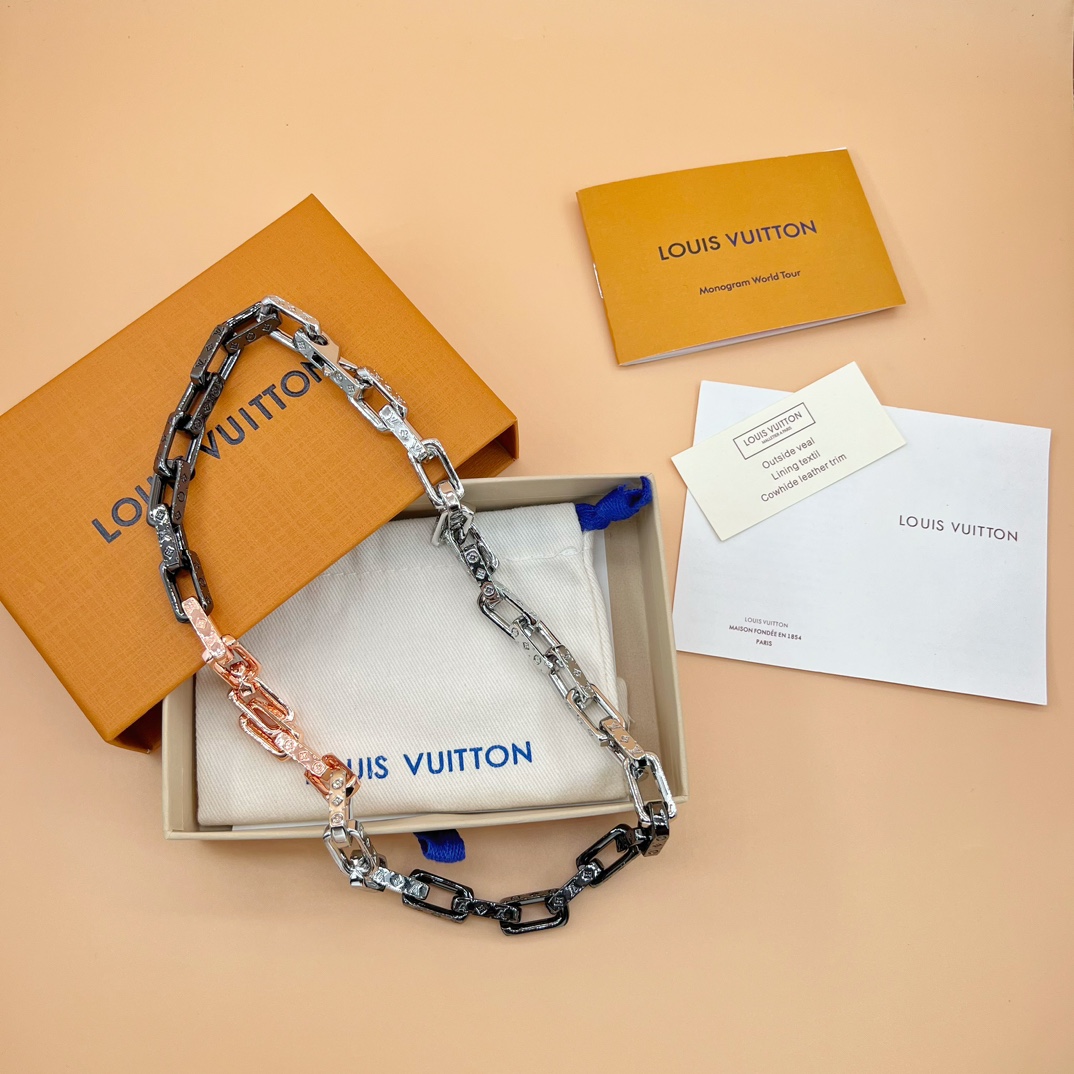Louis Vuitton Monogram Chain Necklace    M01190 - PerfectKickZ