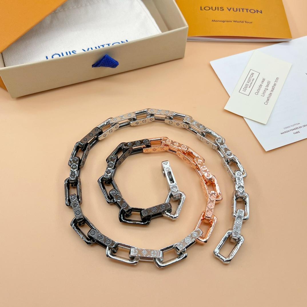 Louis Vuitton Monogram Chain Necklace    M01190 - PerfectKickZ
