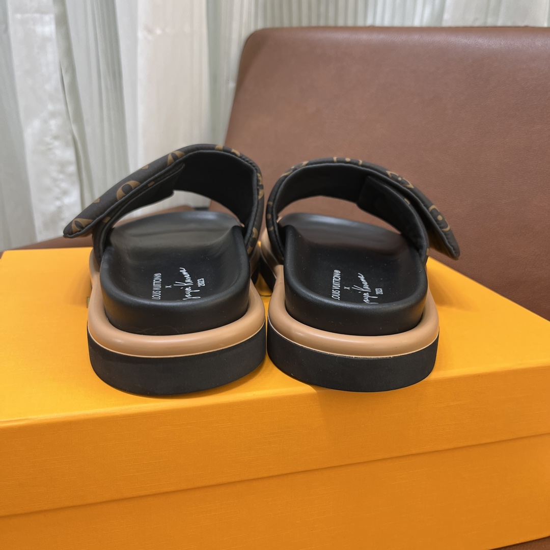 Louis Vuitton LV x YK Pool Pillow Flat Comfort Mule   1ABD8Y - PerfectKickZ