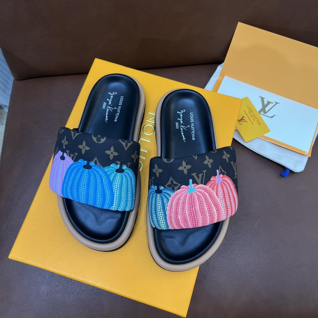 Louis Vuitton LV x YK Pool Pillow Flat Comfort Mule   1ABD8Y - PerfectKickZ