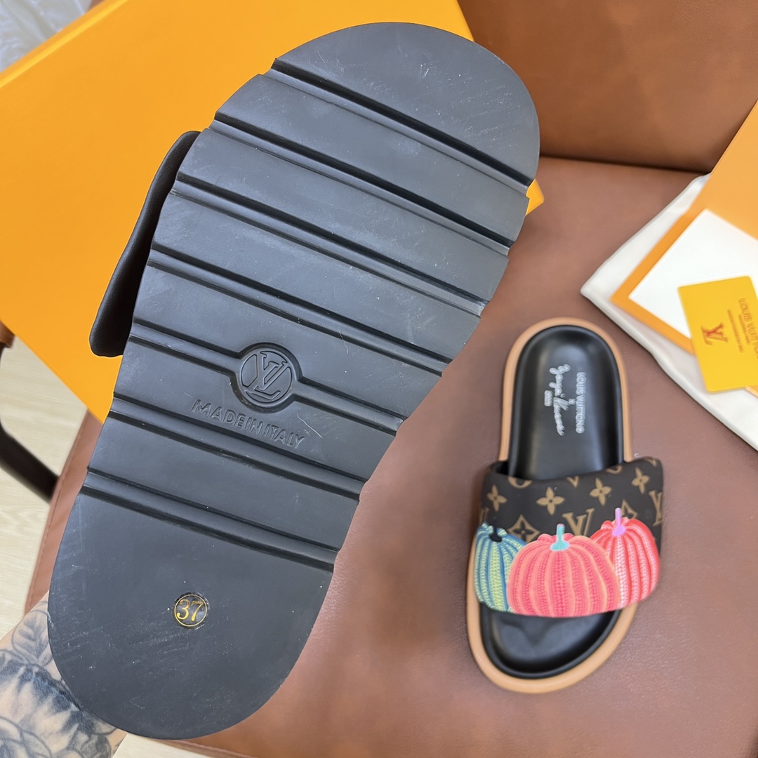 Louis Vuitton LV x YK Pool Pillow Flat Comfort Mule   1ABD8Y - PerfectKickZ