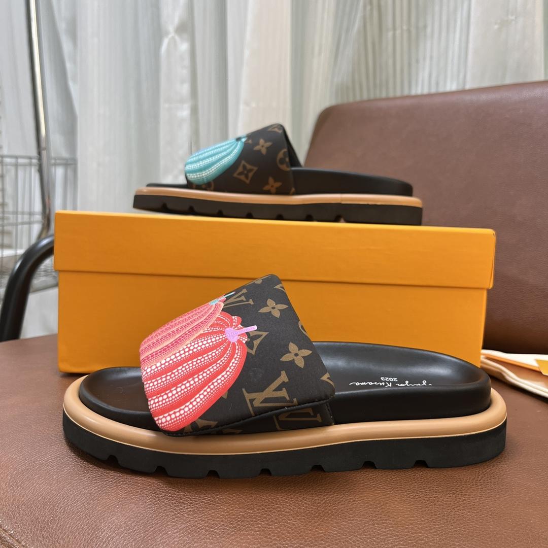 Louis Vuitton LV x YK Pool Pillow Flat Comfort Mule   1ABD8Y - PerfectKickZ