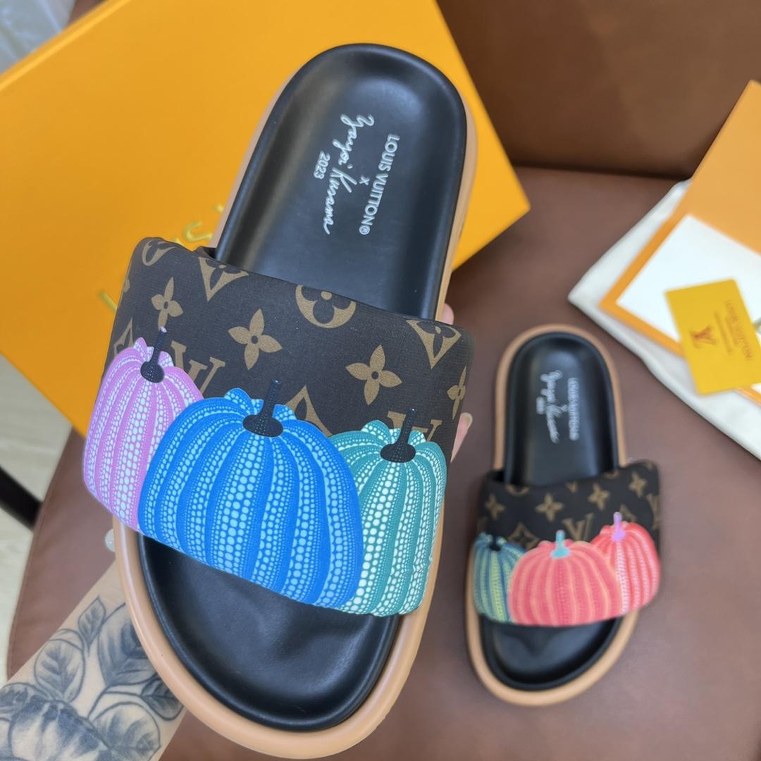 Louis Vuitton LV x YK Pool Pillow Flat Comfort Mule   1ABD8Y - PerfectKickZ