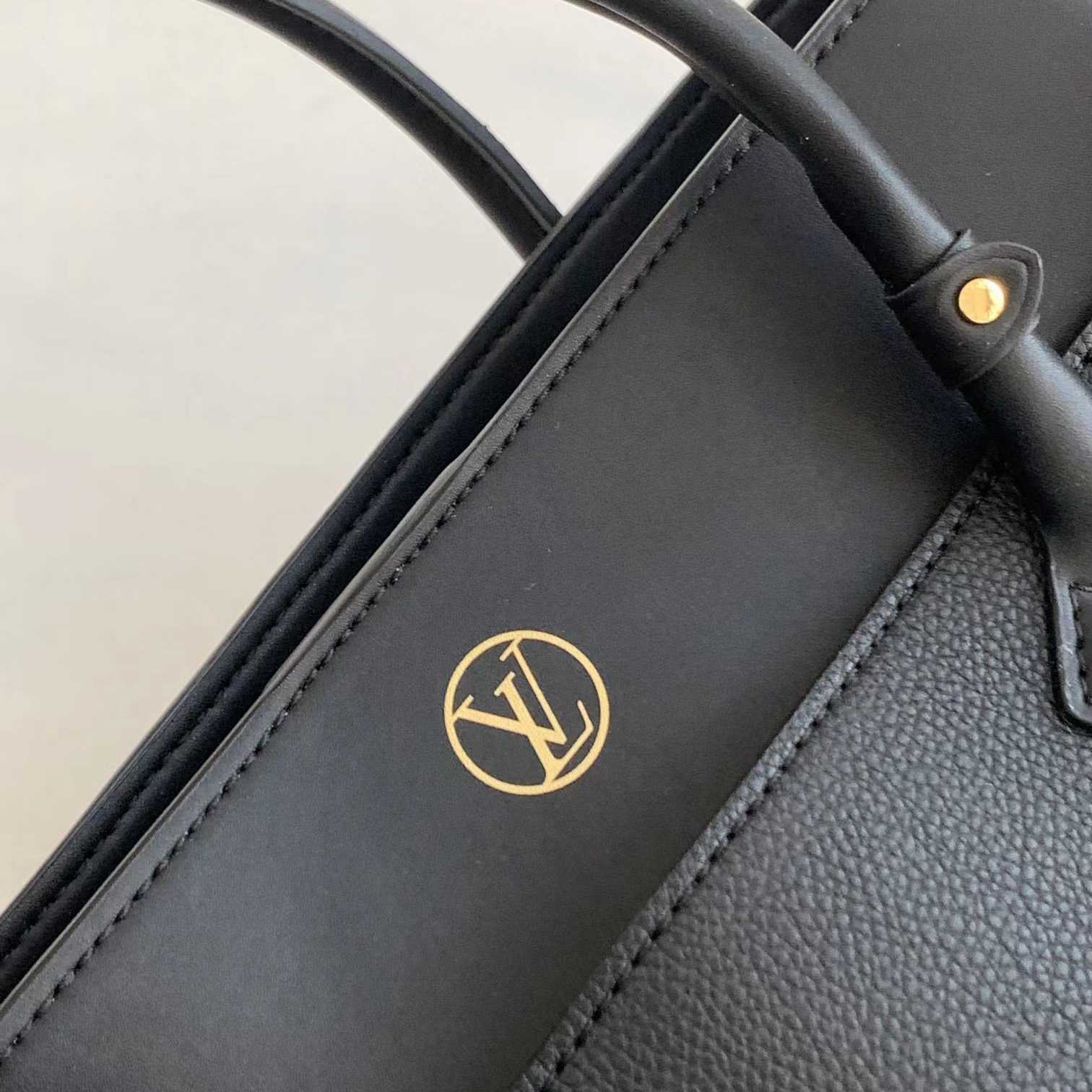 Louis Vuitton On My Side MM   M53826 - PerfectKickZ