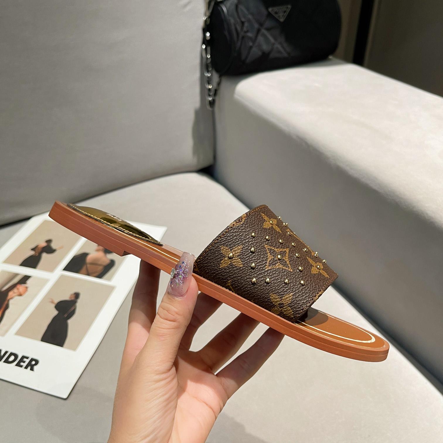 Louis Vuitton Lock It Flat Mule       1AAZYR - PerfectKickZ