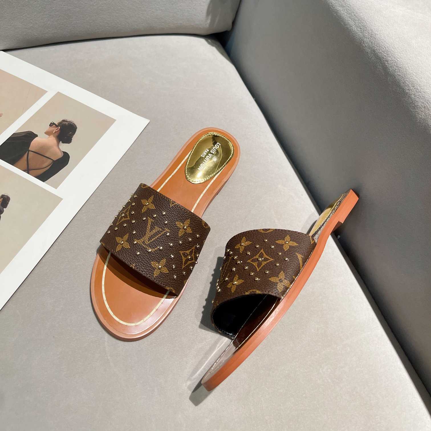 Louis Vuitton Lock It Flat Mule       1AAZYR - PerfectKickZ