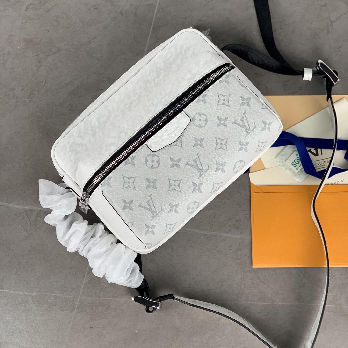  Louis Vuitton Outdoor Messenger(29.5-20-10.5cm)   M30243 - PerfectKickZ
