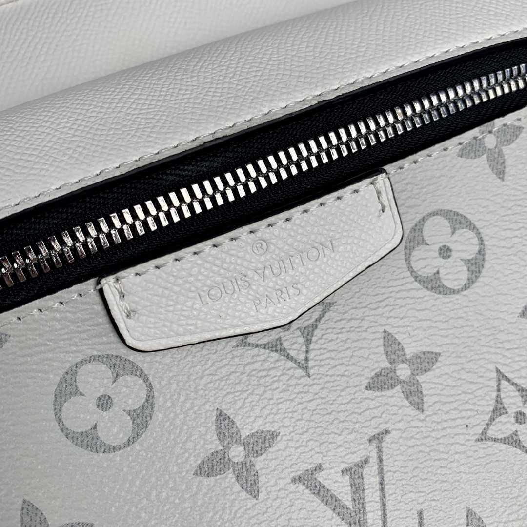  Louis Vuitton Outdoor Messenger(29.5-20-10.5cm)   M30243 - PerfectKickZ