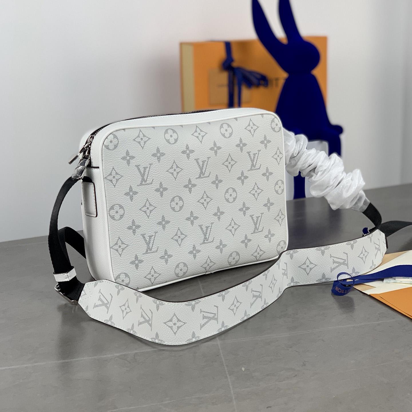  Louis Vuitton Outdoor Messenger(29.5-20-10.5cm)   M30243 - PerfectKickZ