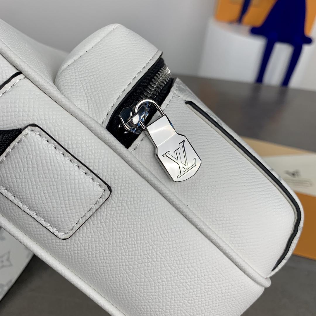  Louis Vuitton Outdoor Messenger(29.5-20-10.5cm)   M30243 - PerfectKickZ