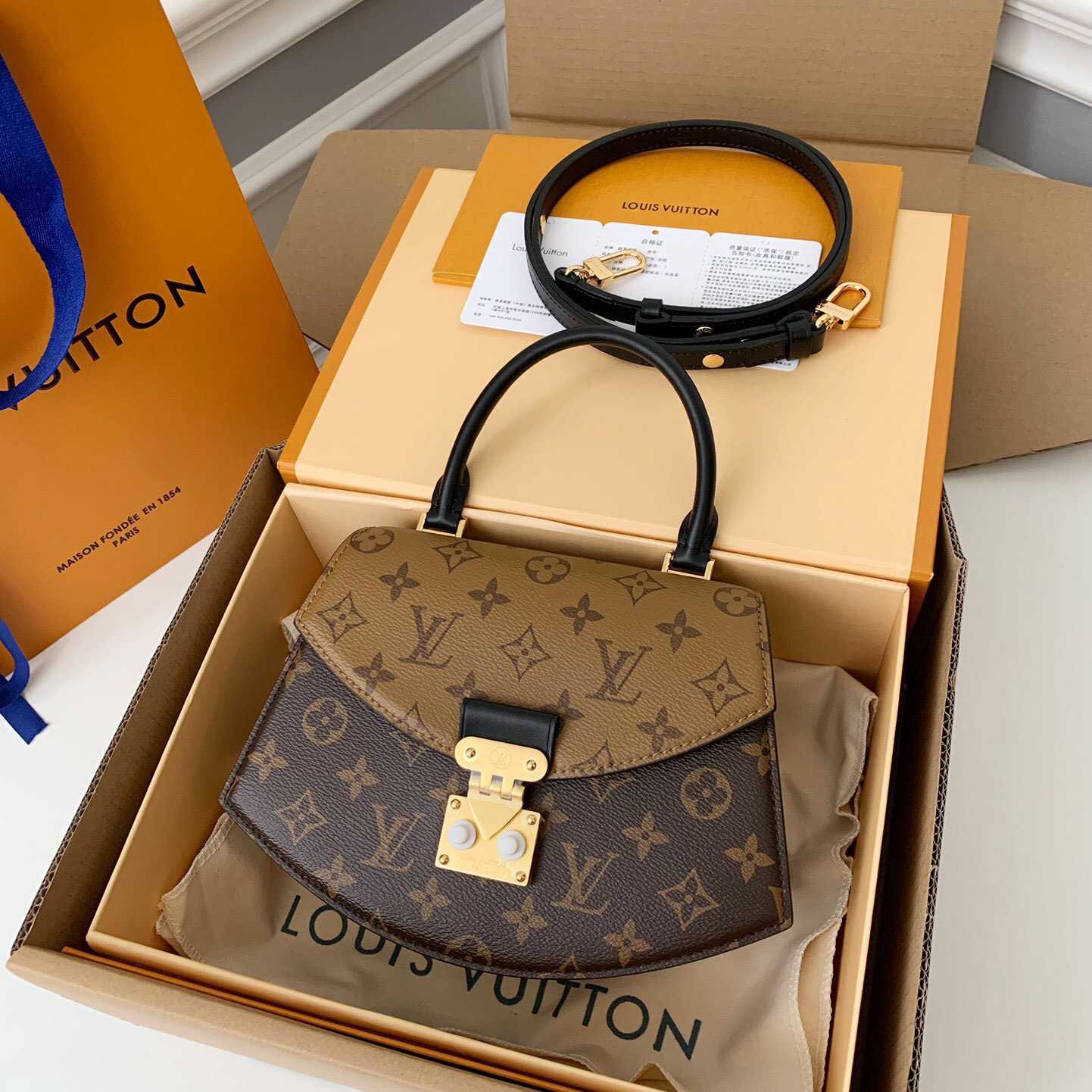 Louis Vuitton Tilsitt Handbag   M46548 - PerfectKickZ
