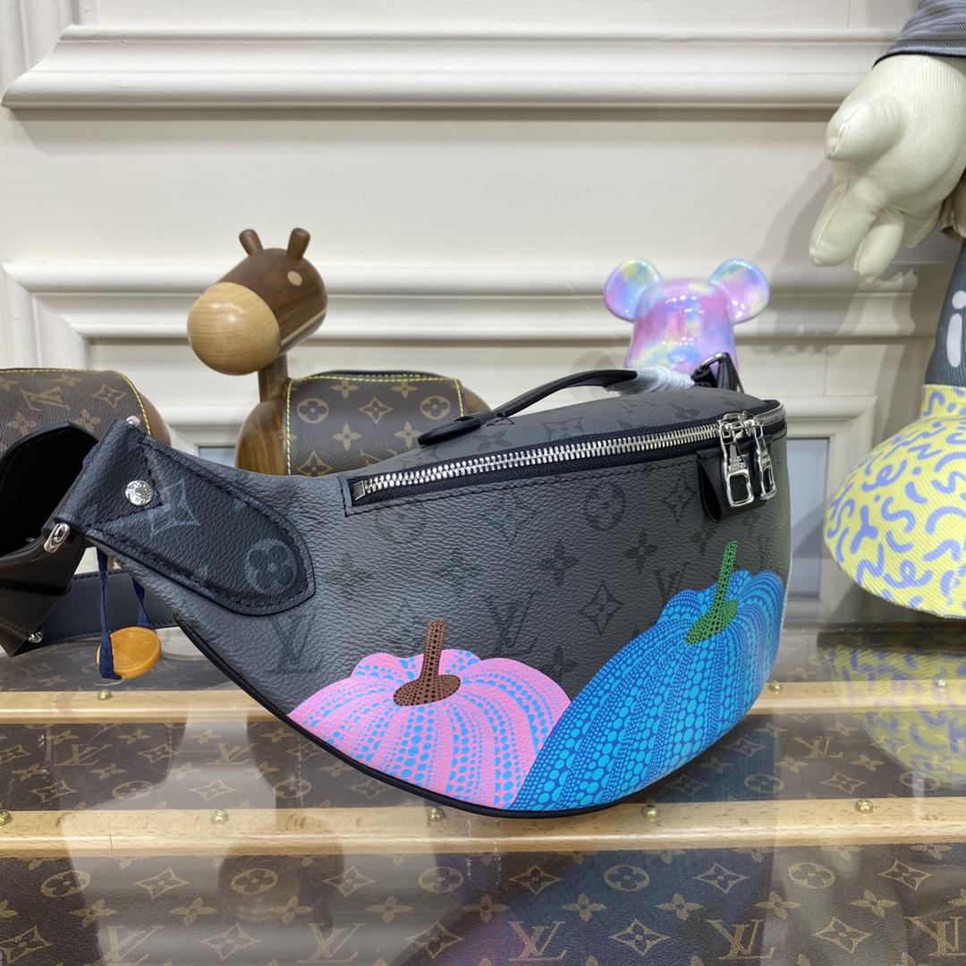 Louis Vuitton LV x YK Maxi Bumbag (47-20-9cm)   M46436 - PerfectKickZ