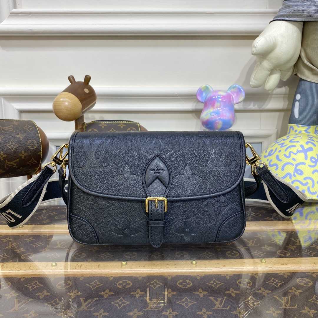 Louis Vuitton Diane (23 x 16 x 8.5cm)  M46386 - PerfectKickZ