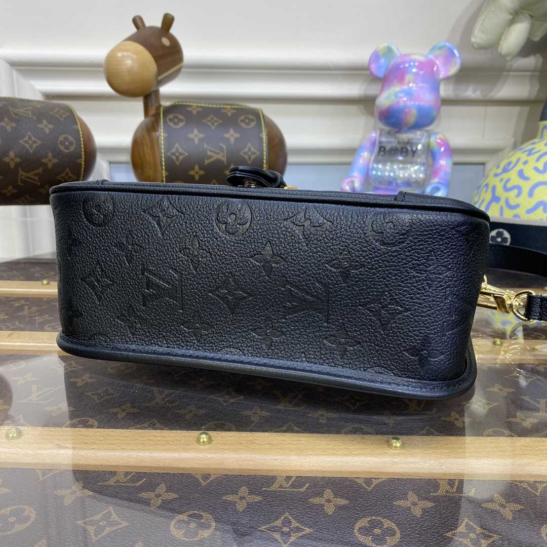 Louis Vuitton Diane (23 x 16 x 8.5cm)  M46386 - PerfectKickZ