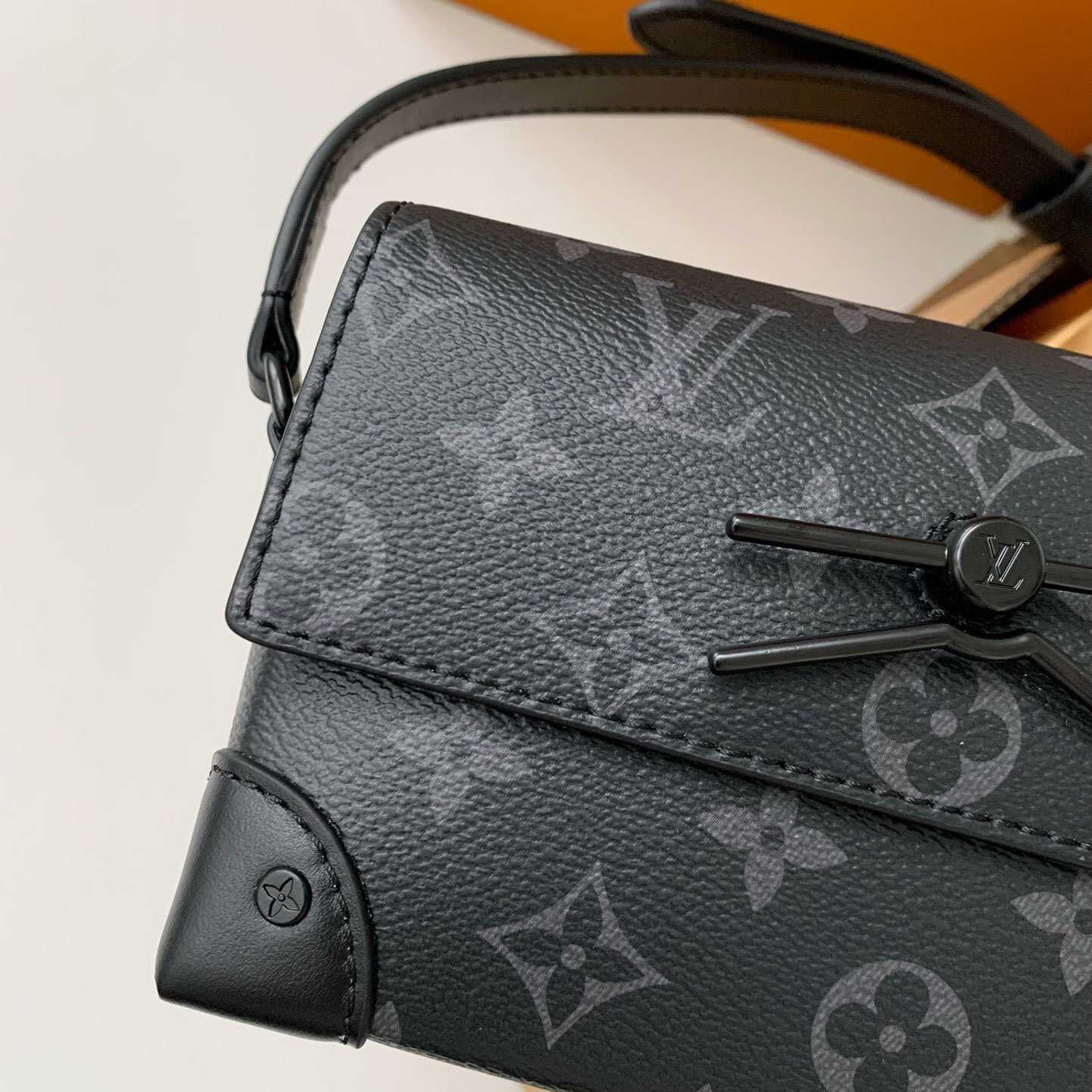Louis Vuitton Steamer Wearable Wallet   M81783 - PerfectKickZ