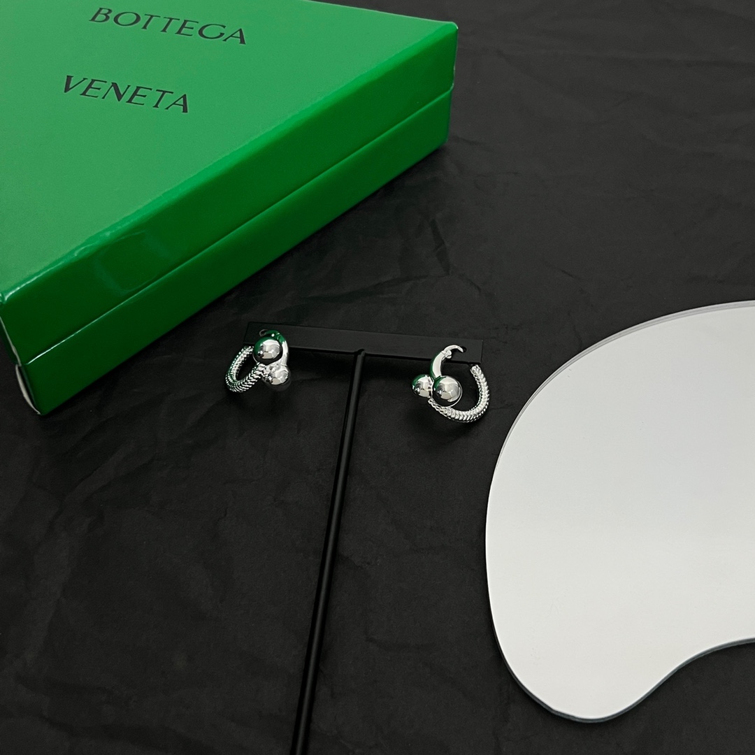 Bottega Veneta Intreccio Hoop Earrings - PerfectKickZ