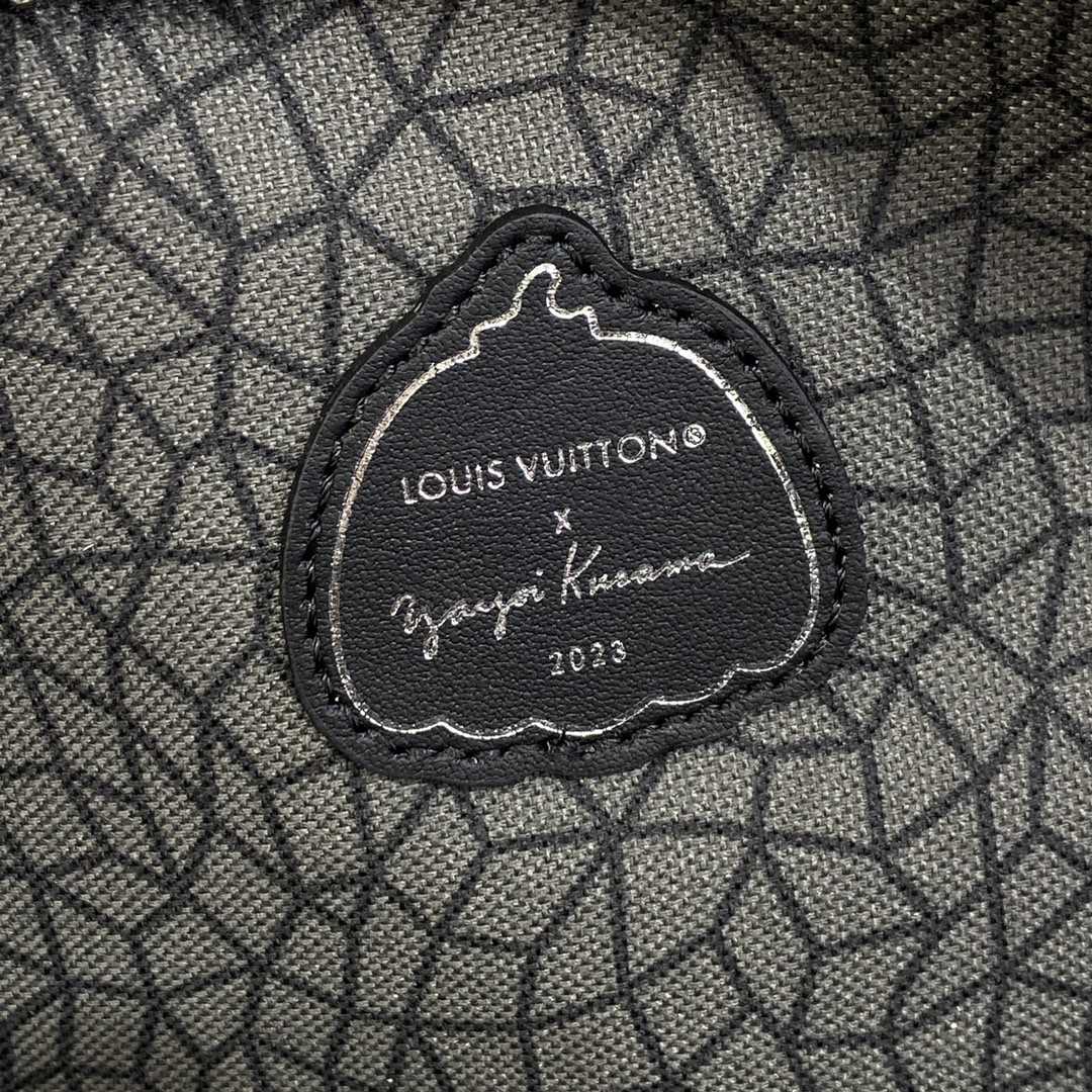 Louis Vuitton LV x YK Discovery Backpack (30*40*20cm)    M46440 - PerfectKickZ
