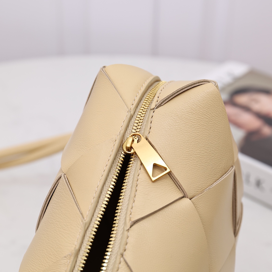 Bottega Veneta Small Cassette Camera Bag - PerfectKickZ