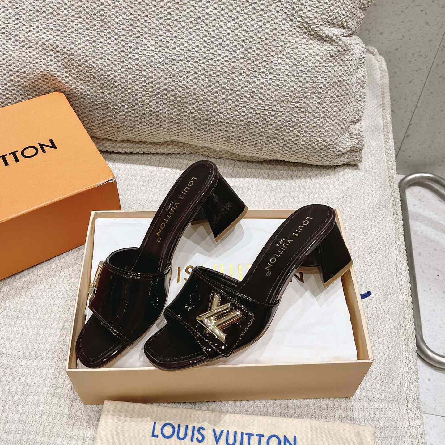 Louis Vuitton Shake Mule   1ABIDW - PerfectKickZ