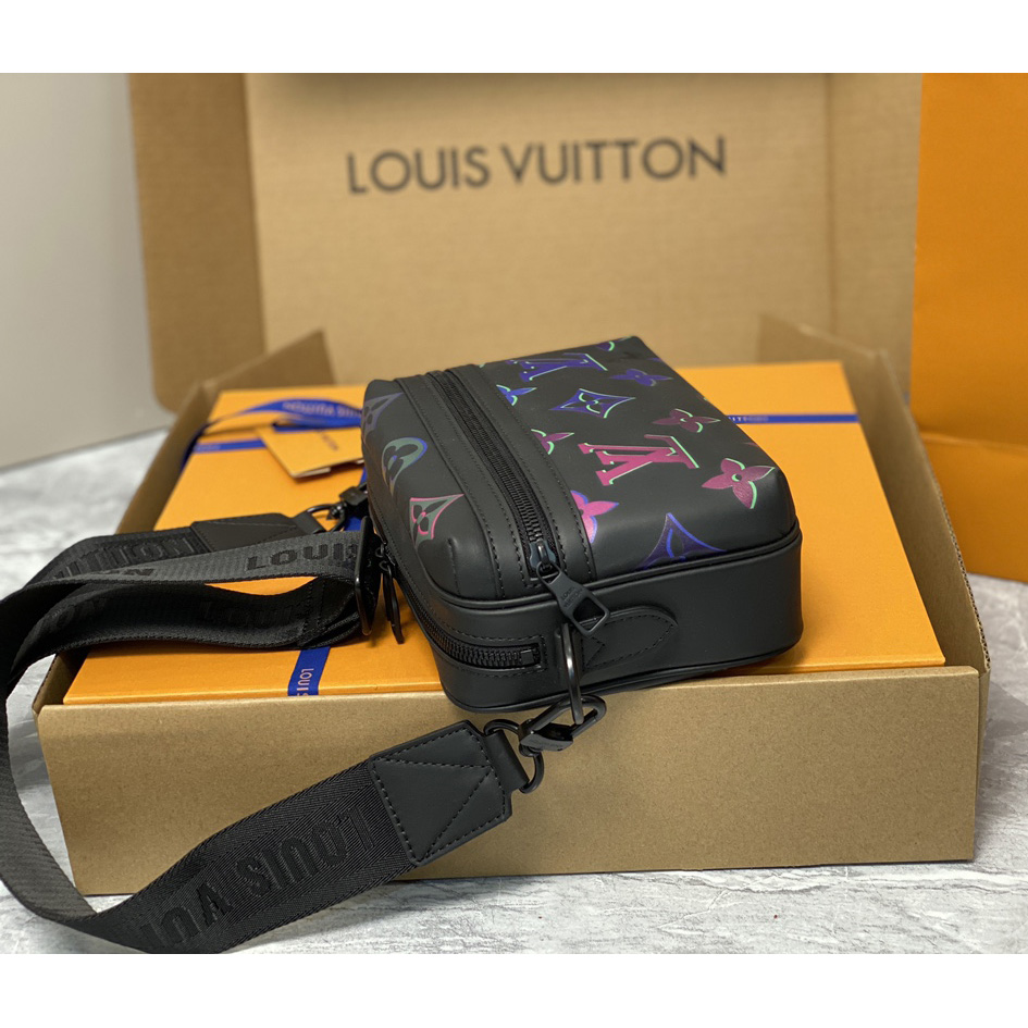  Louis Vuitton Comet Messenger PM Other Leathers(21.5-14-7.5cm)    M22495 - PerfectKickZ